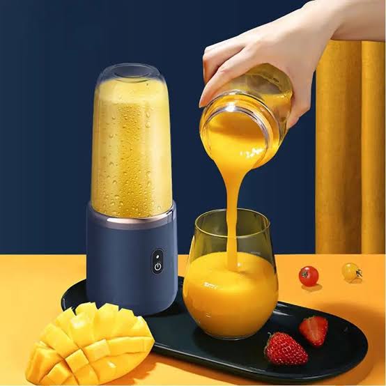 Portable Blender, USB Rechargeable Mini Juicer Blender, Personal Size Blender for Juices, Shakes and Smoothies, Best gift for relatives and friends